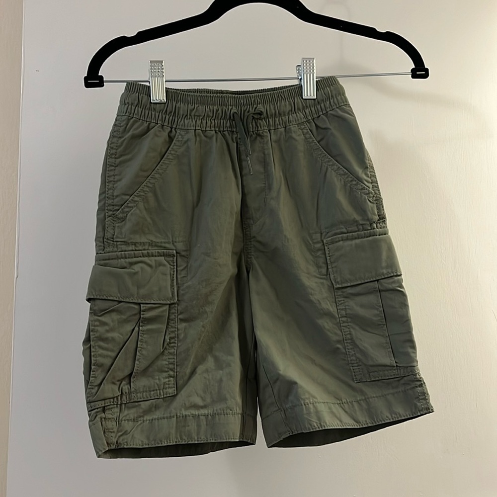 NWT Boys Green cargo shorts with pockets size S